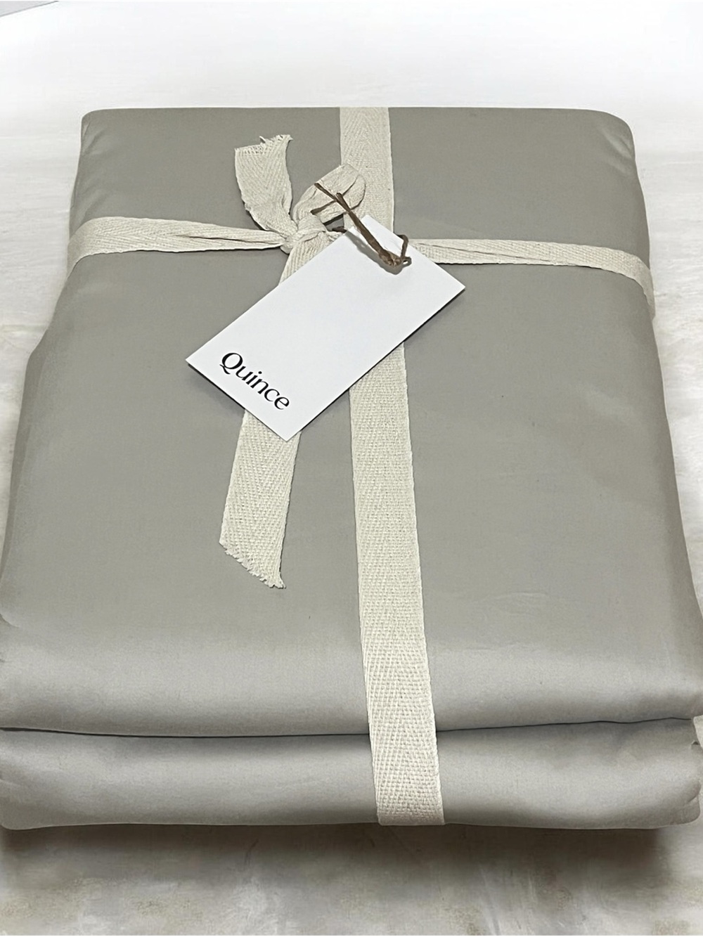 NWOT Quince Luxury Organic Sateen Queen Duvet Cover in Light Grey